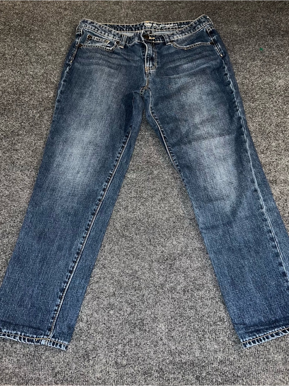 GAP womansStraight-Leg Mid Wash Blue cropped Jeans